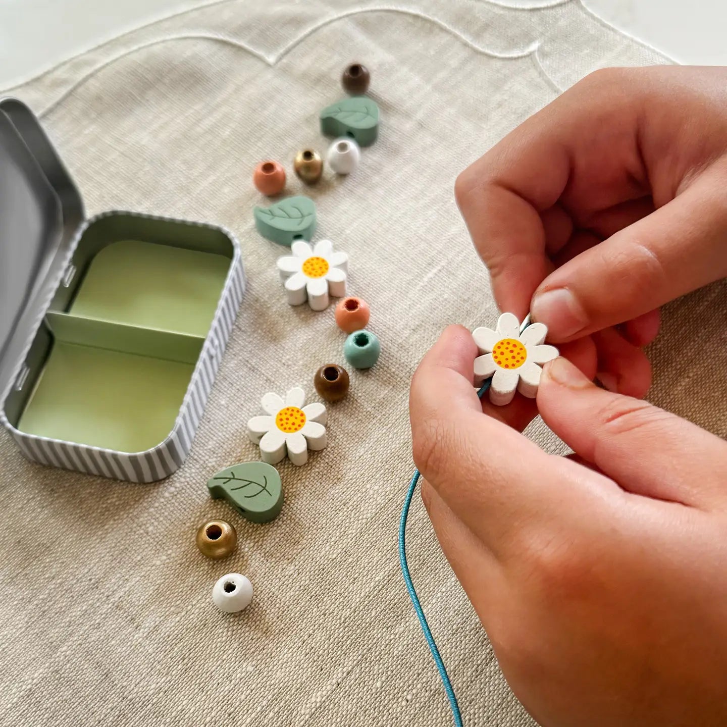 Geschenkset mit Gänseblümchen-Armband