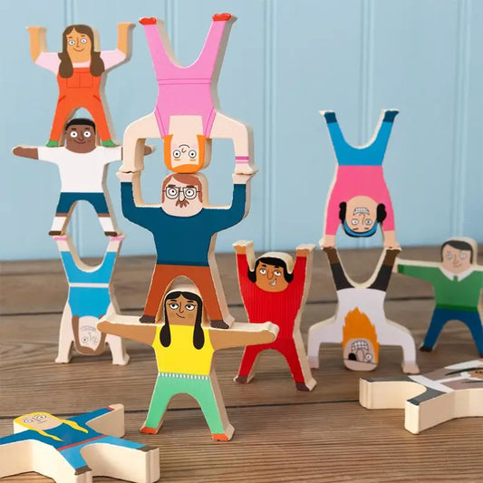 Stapelspiel mit Holzfiguren