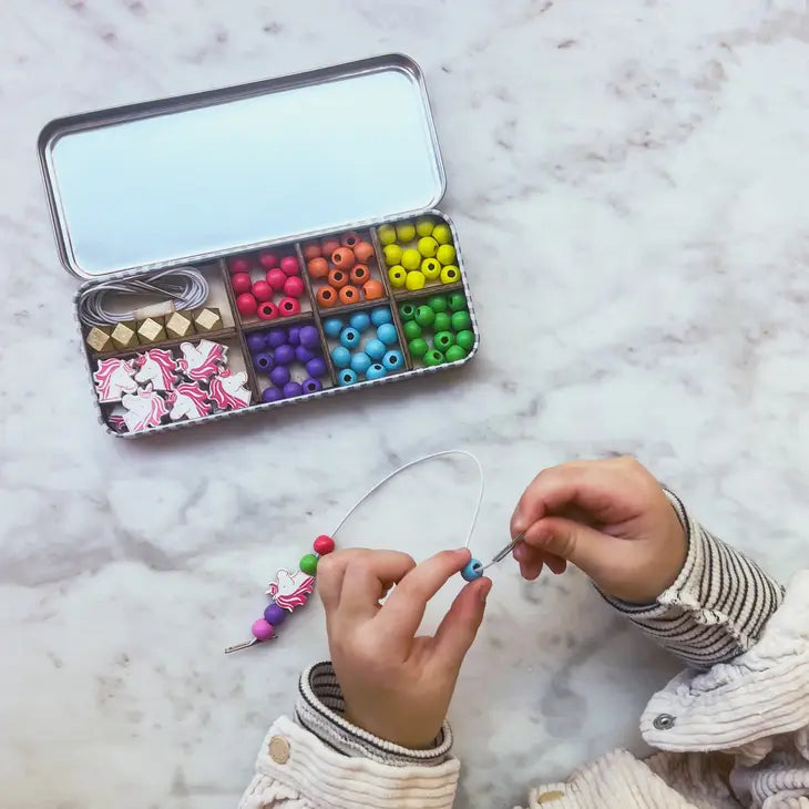Perlen-Set mit Einhorn-Armbändern