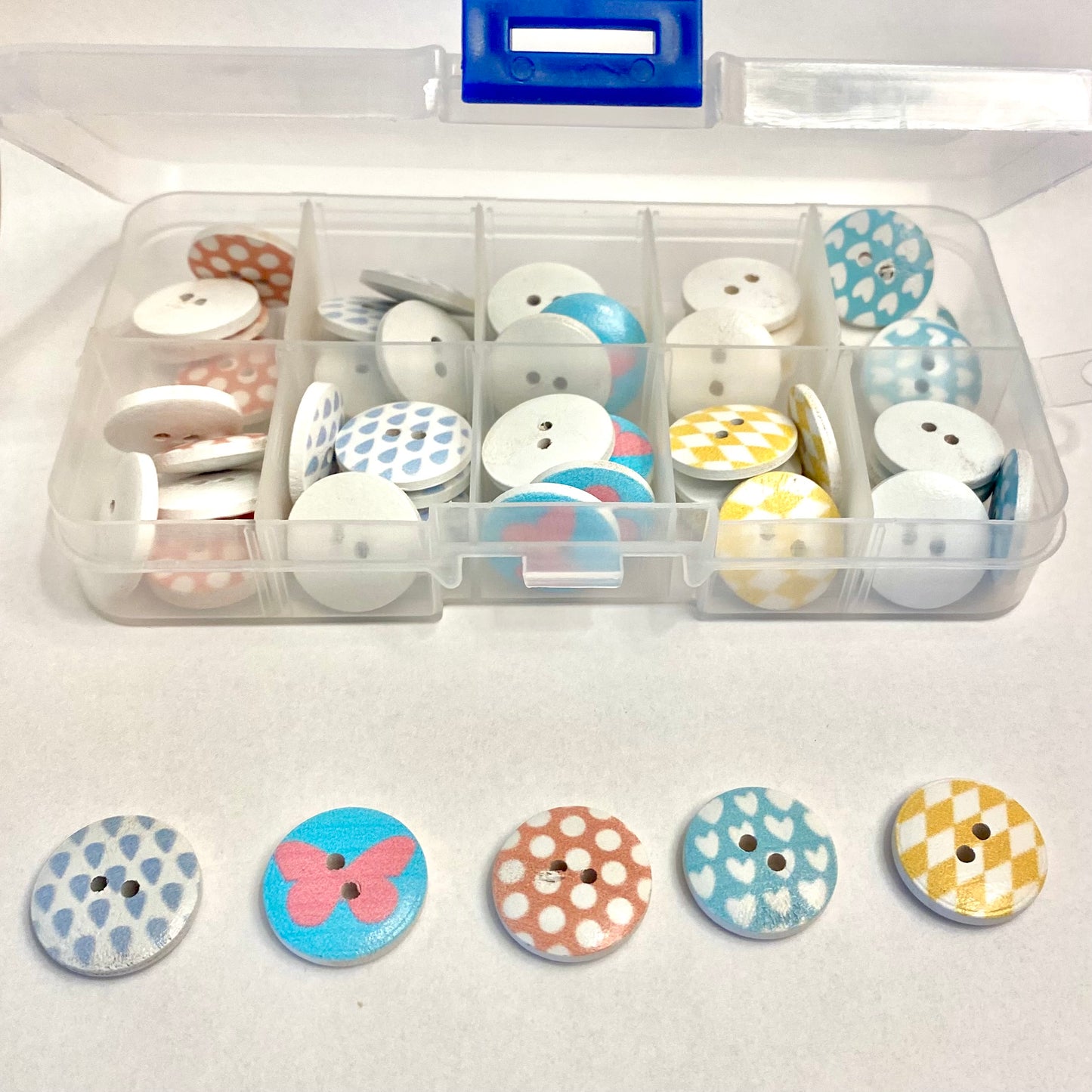 Box mit Knöpfen verschiedene Motive