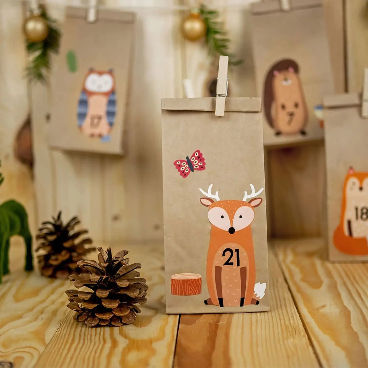 Adventskalender Waldtiere zum Aufkleben - mit braunen Tüten