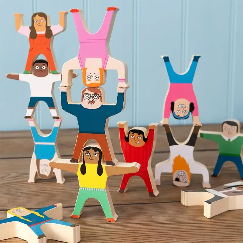 Stapelspiel mit Holzfiguren