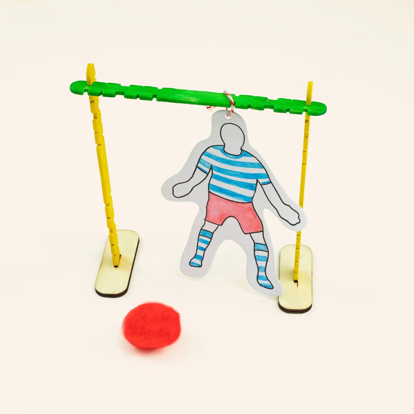 Bastelset für ein eigenes Fußballspiel (in der Tüte)