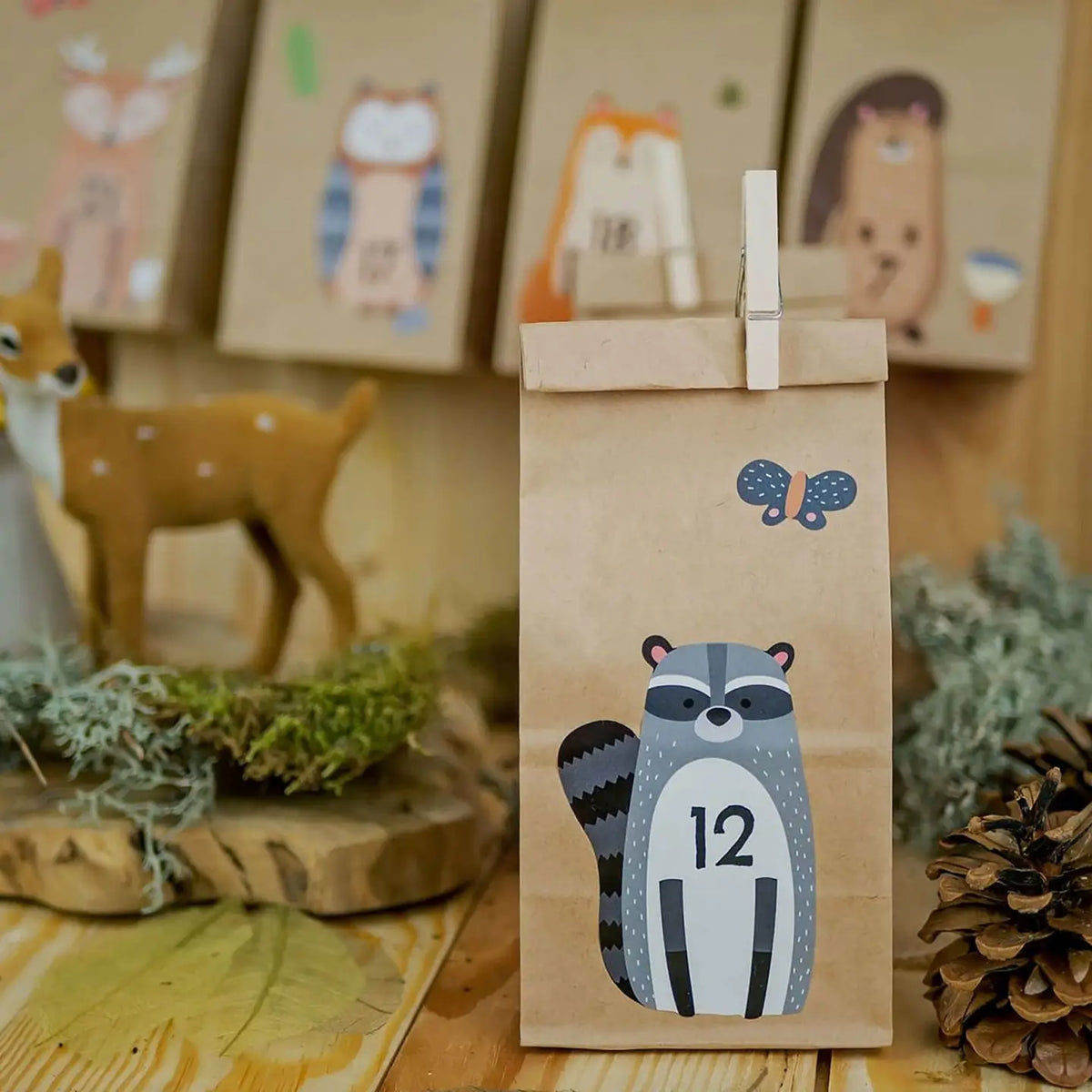 Adventskalender Waldtiere zum Aufkleben - mit braunen Tüten